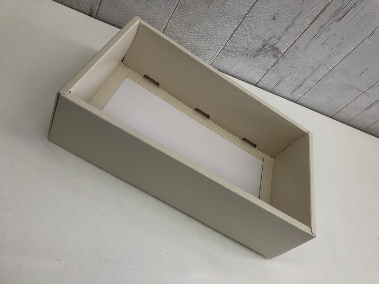 サンライフ🎁箱折り作業の様子サムネイル